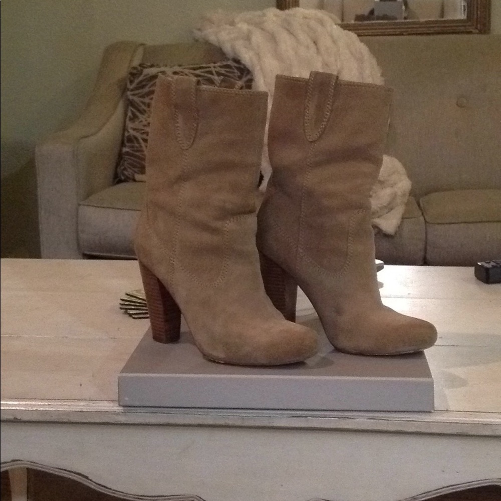 Boots - Picture 2 of 4